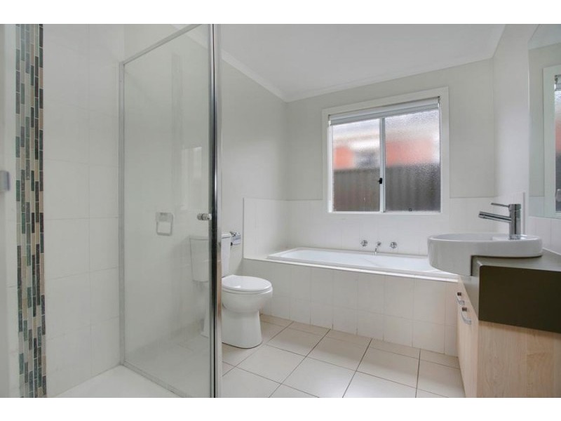 15 Duncombe Park Way, Deer Park VIC 3023