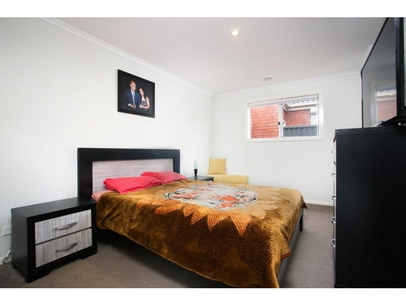 15 Duncombe Park Way, Deer Park VIC 3023