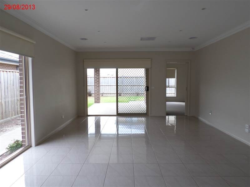 41 McKenzie Way, Doreen VIC 3754