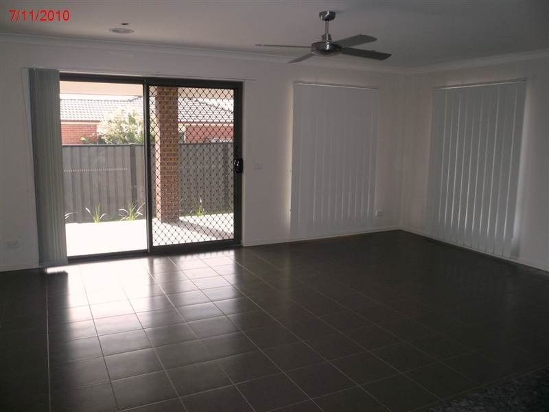 18 Villiers Drive, Point Cook VIC 3030