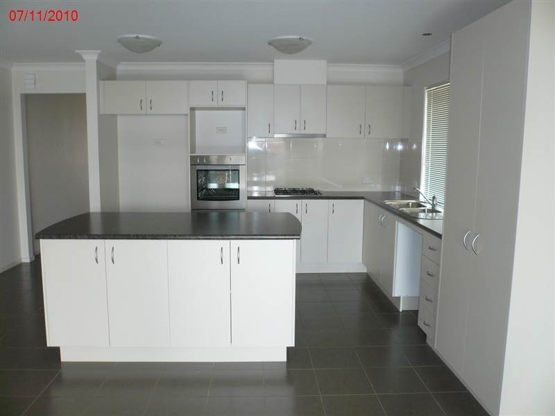 18 Villiers Drive, Point Cook VIC 3030