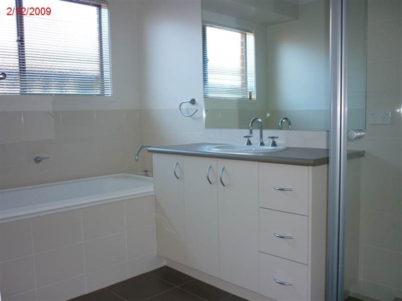 18 Villiers Drive, Point Cook VIC 3030