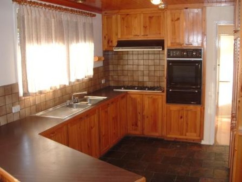 256 Brandon Park Drive, Glen Waverley VIC 3150