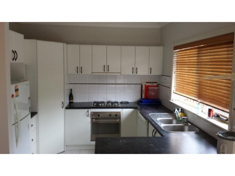 2/36 McComas Grove, Burwood VIC 3125