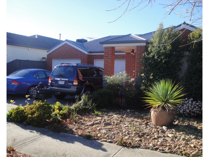 12 Hessing Green, Caroline Springs VIC 3023
