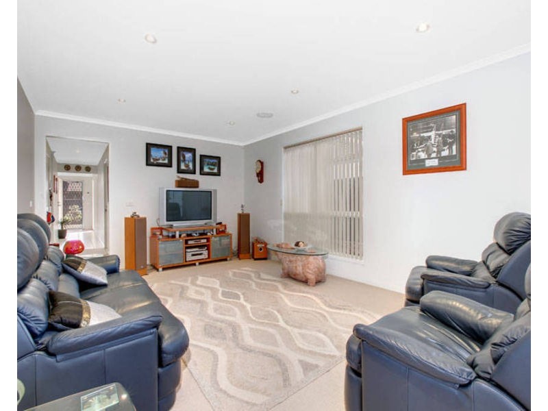 12 Hessing Green, Caroline Springs VIC 3023