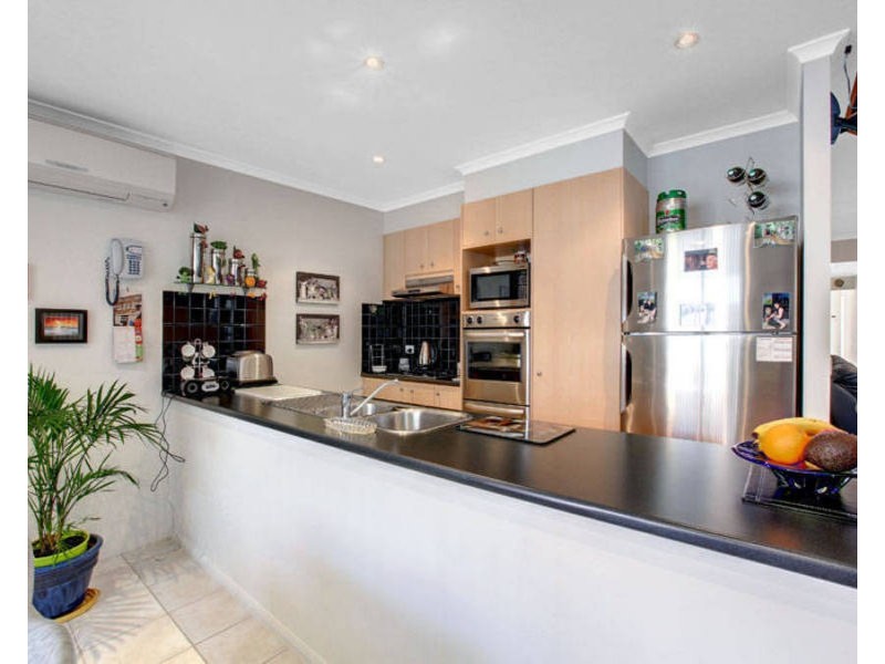 12 Hessing Green, Caroline Springs VIC 3023