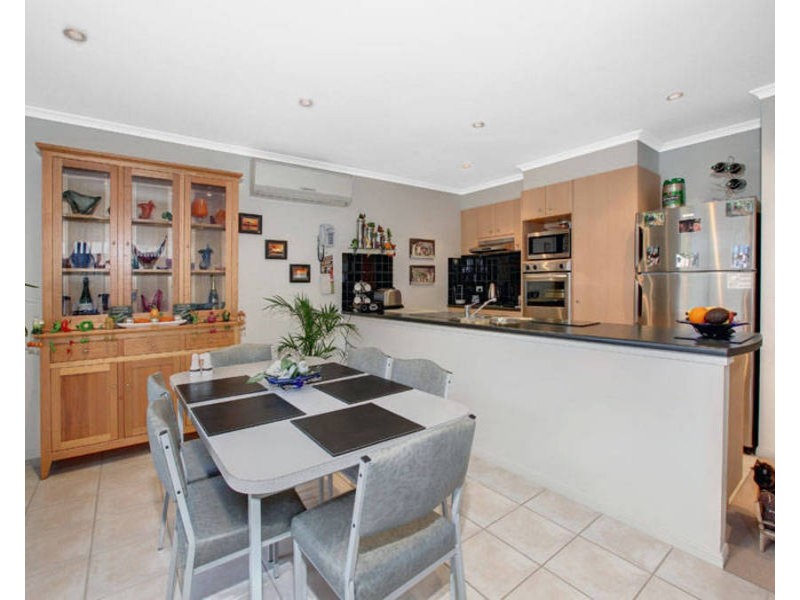 12 Hessing Green, Caroline Springs VIC 3023