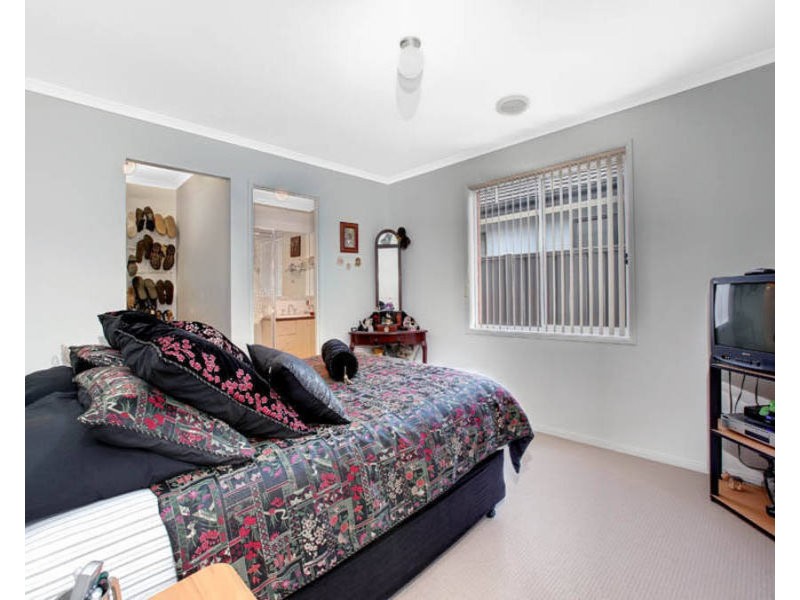 12 Hessing Green, Caroline Springs VIC 3023