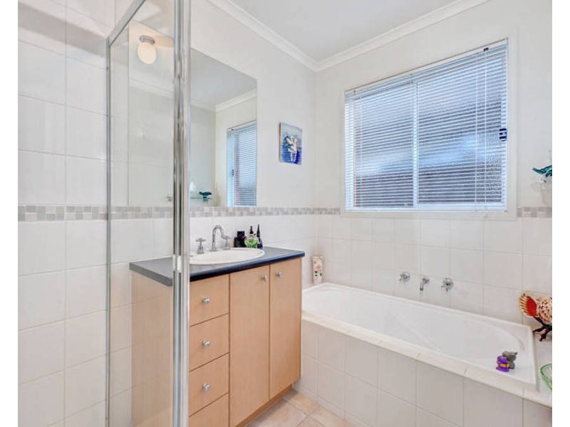 12 Hessing Green, Caroline Springs VIC 3023