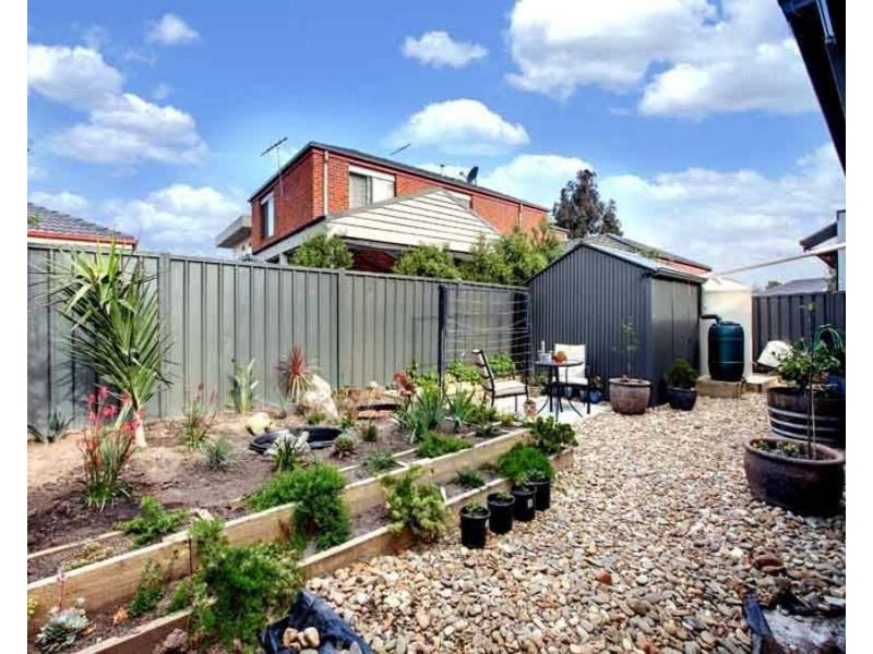 12 Hessing Green, Caroline Springs VIC 3023