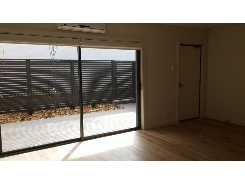 4/12 Leonard Crescent, Ascot Vale VIC 3032