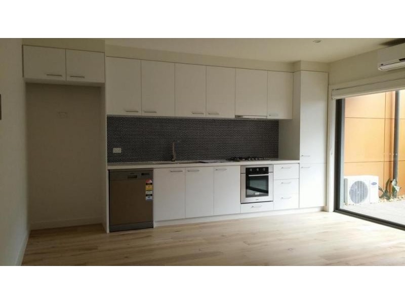 4/12 Leonard Crescent, Ascot Vale VIC 3032