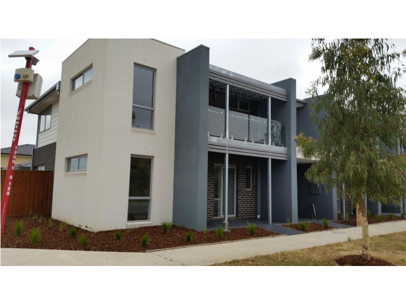 34 Greenhaven Garden, South Morang VIC 3752