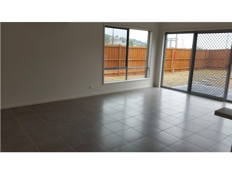 34 Greenhaven Garden, South Morang VIC 3752