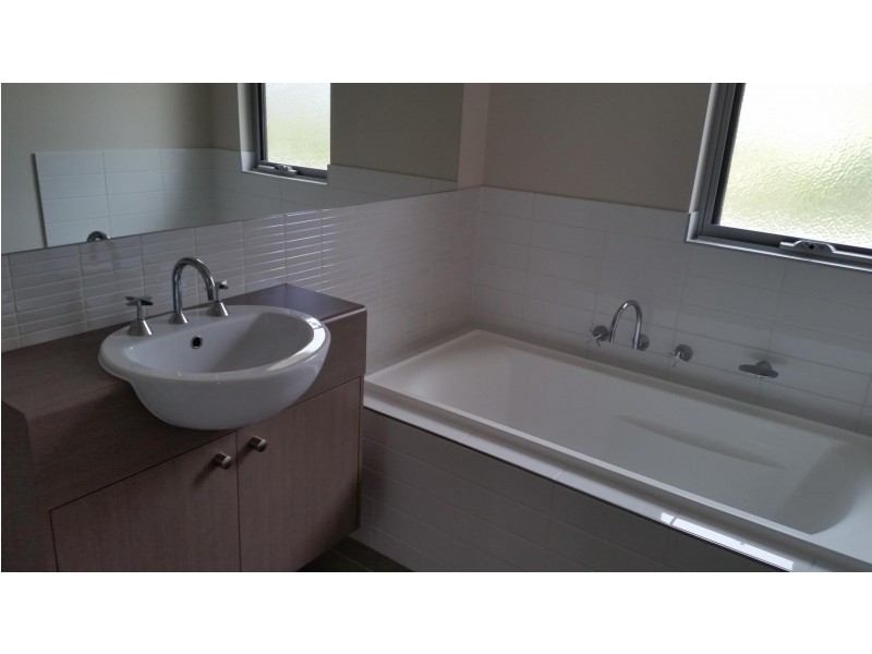 34 Greenhaven Garden, South Morang VIC 3752