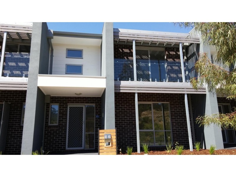 32 Greenhaven Gardens, South Morang VIC 3752