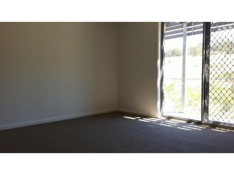 32 Greenhaven Gardens, South Morang VIC 3752