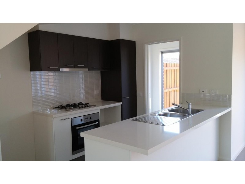 32 Greenhaven Gardens, South Morang VIC 3752