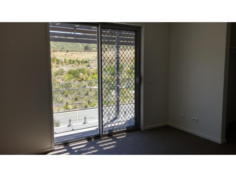 32 Greenhaven Gardens, South Morang VIC 3752