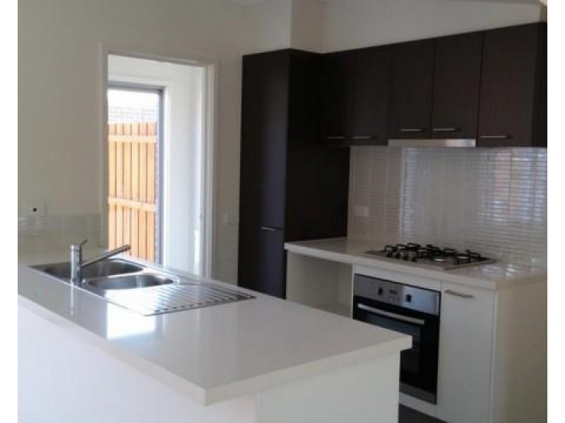 30 Greenhaven Gardens, South Morang VIC 3752