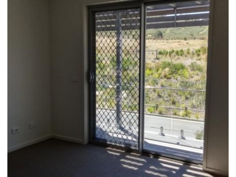 30 Greenhaven Gardens, South Morang VIC 3752