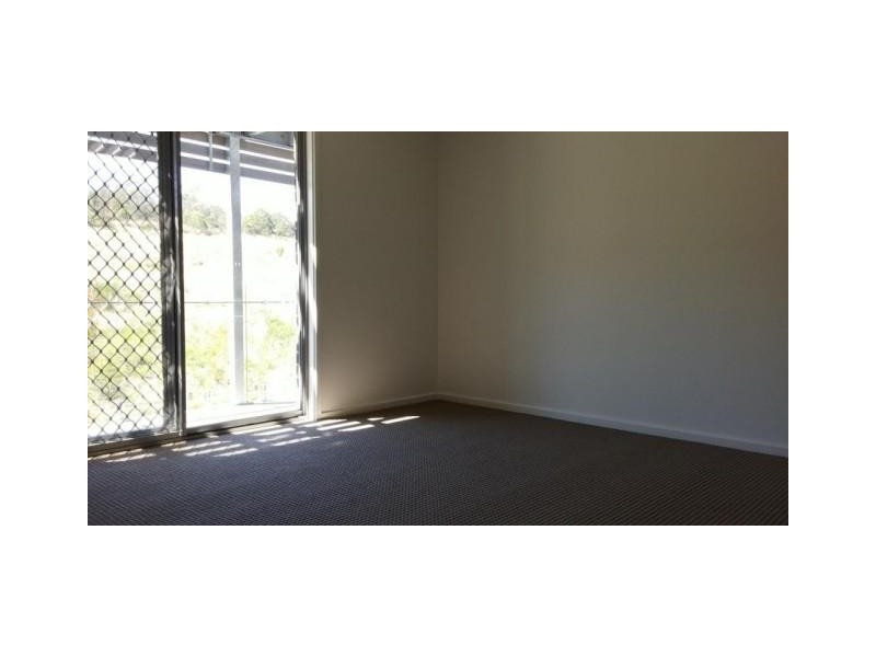 28 Greenhaven Gardens, South Morang VIC 3752