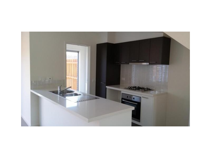 28 Greenhaven Gardens, South Morang VIC 3752