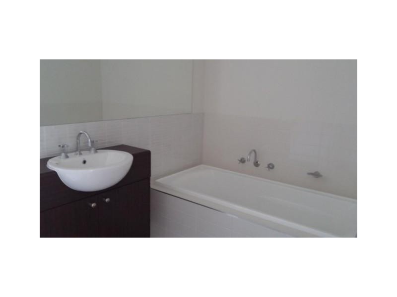 28 Greenhaven Gardens, South Morang VIC 3752