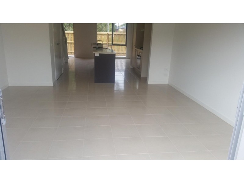 16/2 Sanoma Drive, Skye VIC 3977