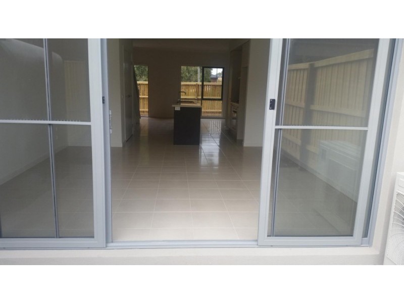 16/2 Sanoma Drive, Skye VIC 3977