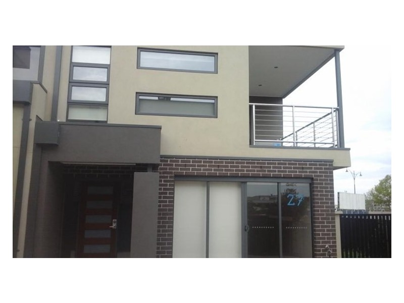 27/8 The Crossing, Caroline Springs VIC 3023