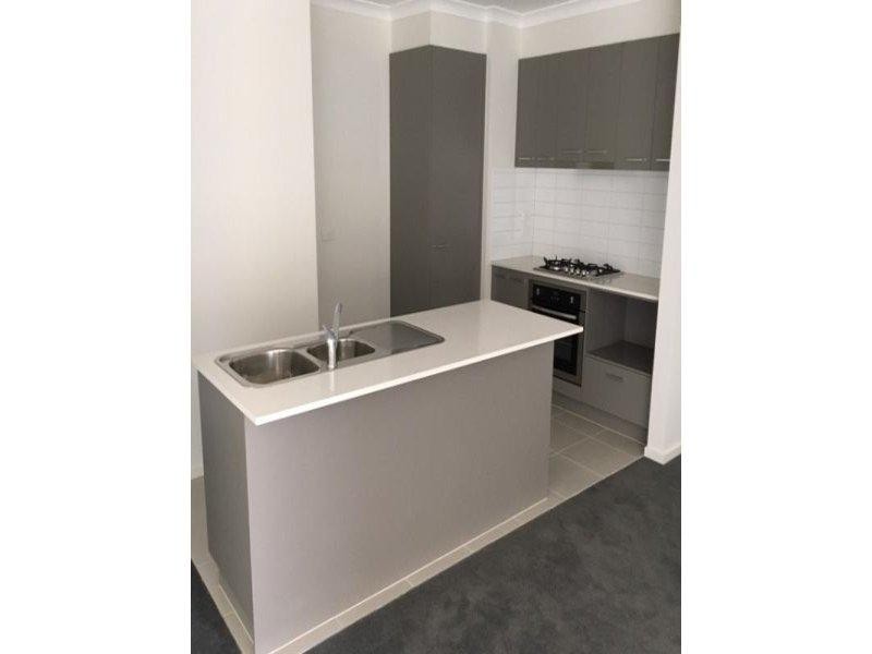 27/8 The Crossing, Caroline Springs VIC 3023