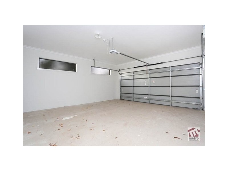 27/8 The Crossing, Caroline Springs VIC 3023