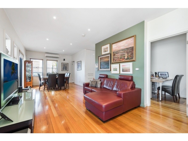 1 Woodlands Avenue, Pascoe Vale South VIC 3044