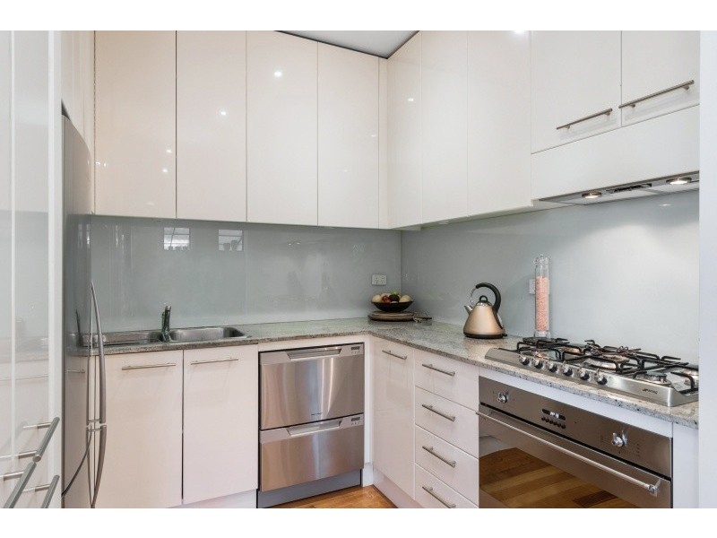 1 Woodlands Avenue, Pascoe Vale South VIC 3044