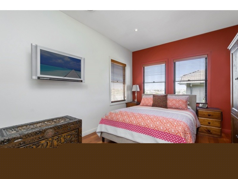 1 Woodlands Avenue, Pascoe Vale South VIC 3044