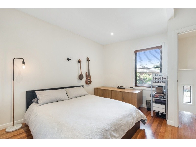 1 Woodlands Avenue, Pascoe Vale South VIC 3044