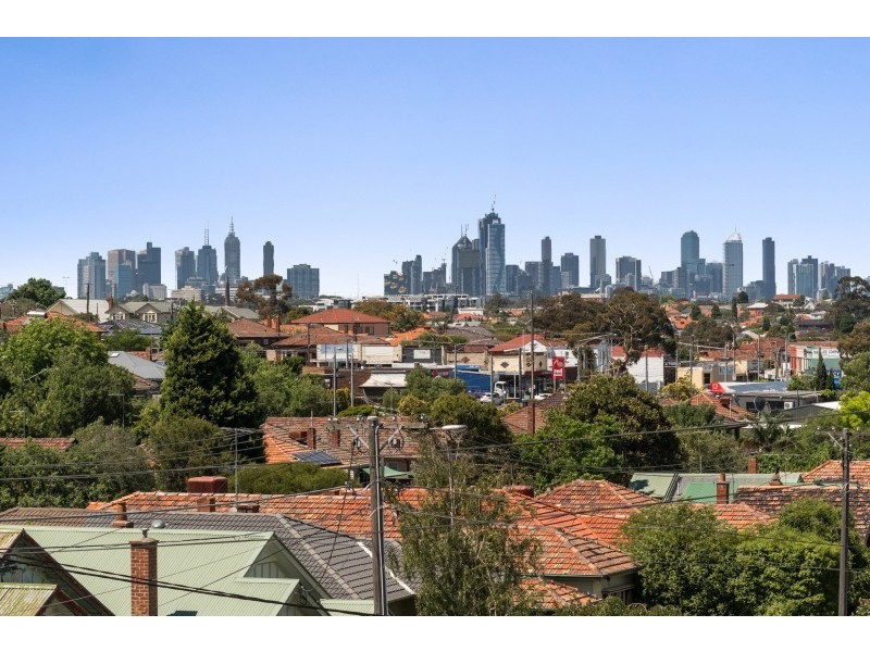 1 Woodlands Avenue, Pascoe Vale South VIC 3044