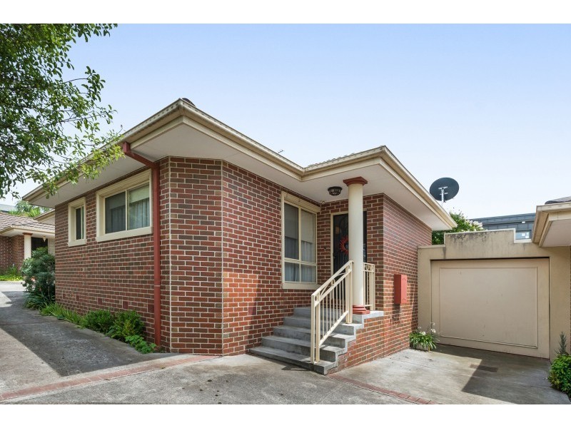 2/11 Roslyn Street, Strathmore VIC 3041