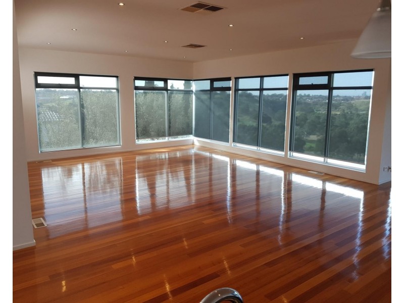 89 Riviera Road, Avondale Heights VIC 3034