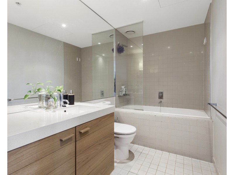 1411/2 Newquay Promenade, Docklands VIC 3008