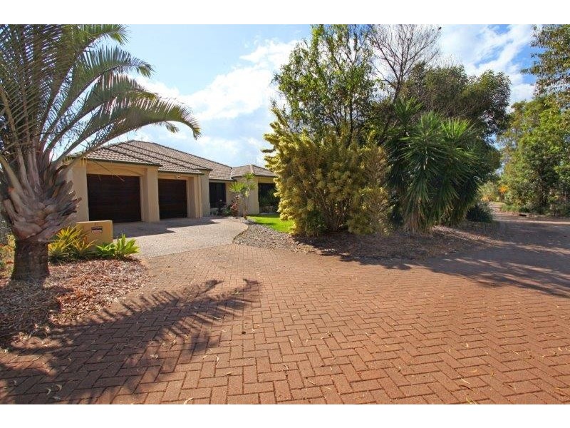 21 Baker-Finch Place, Twin Waters QLD 4564