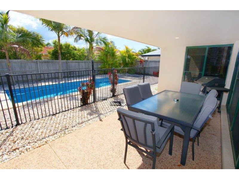 21 Baker-Finch Place, Twin Waters QLD 4564