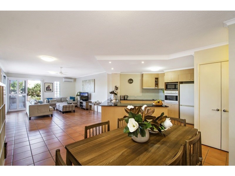 4/15 Andrew Street, Point Arkwright QLD 4573