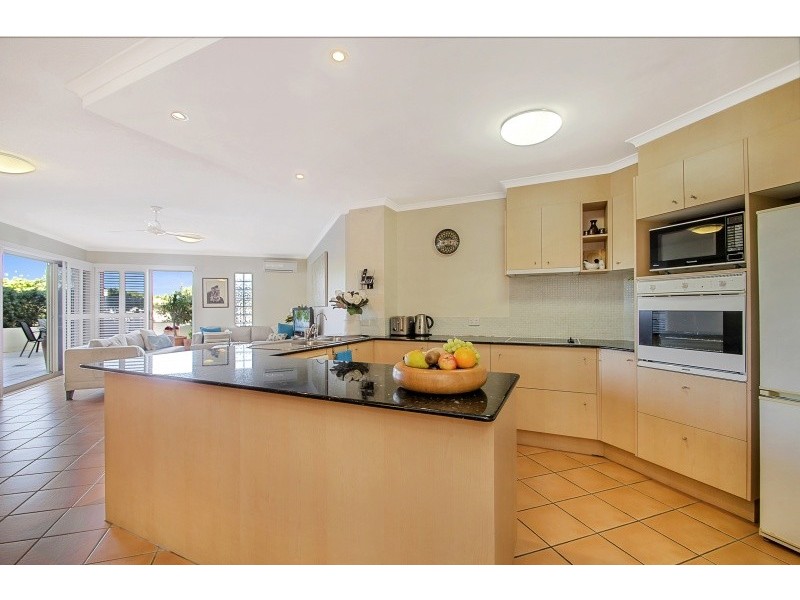 4/15 Andrew Street, Point Arkwright QLD 4573