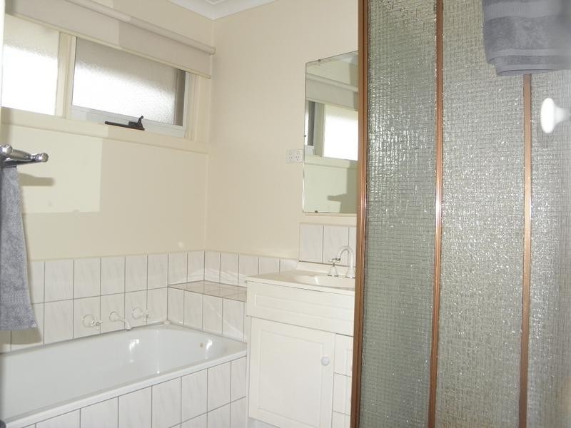 1/11 Grange Park Avenue, Doncaster VIC 3108