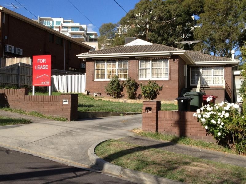 16 Rathmullen Quadrant, Doncaster VIC 3108