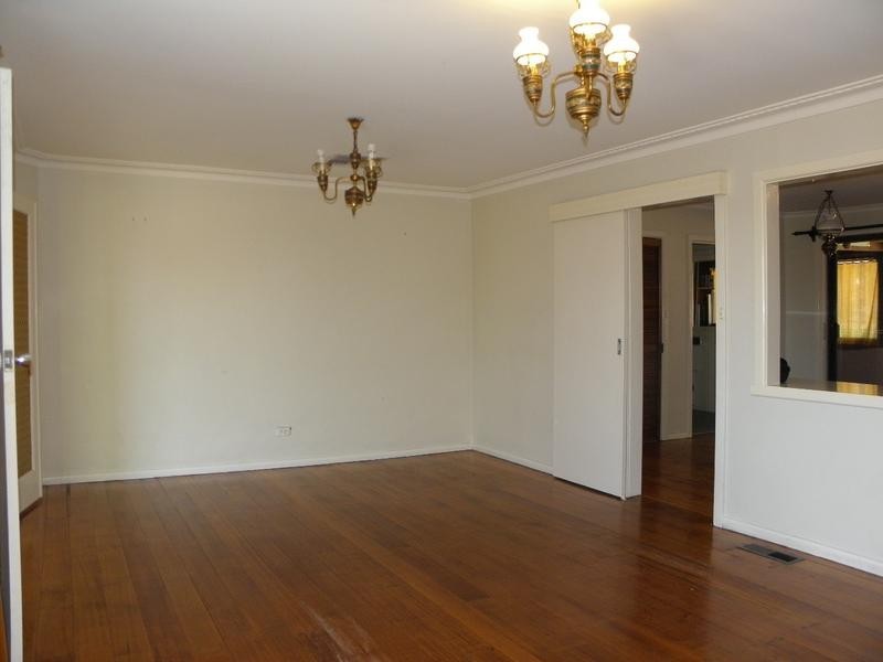 16 Rathmullen Quadrant, Doncaster VIC 3108