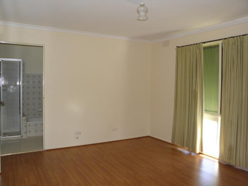 77 Wallace Road, Wantirna South VIC 3152